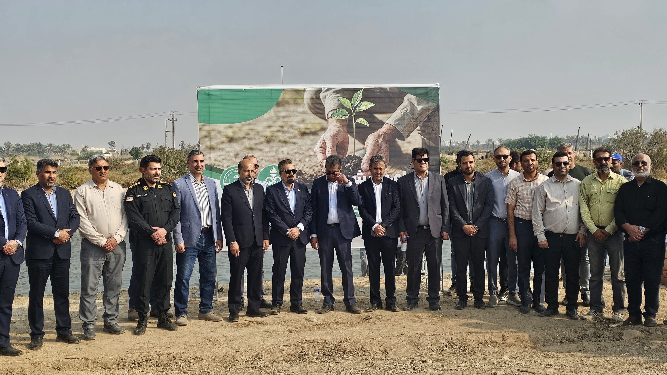 بذر تکاور در آبادان کاشته شد، با حضور مهندس فردین راشدی و مهندس بهرام تختایی نیا و دکتر اضغر صادق آبادی