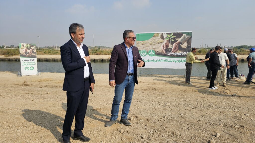 مهندس بهرام تختایی نیا به همراه شهردار مینوشهر در مراسم کاشت 5000 بذر تکاور
