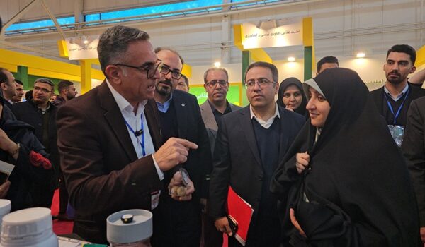 استقبال خانم زهرا بهروز آذر از نوآوری بذر تکاور شرکت نانومواد خاکستری